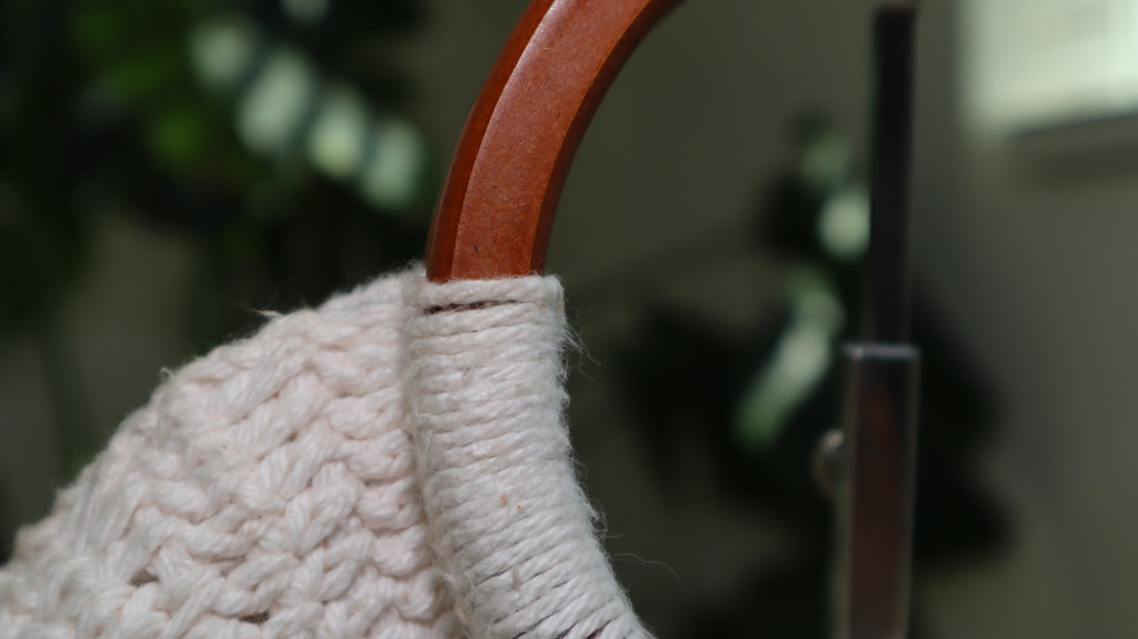 Crochet Purse with Wooden Handles - Vintage-Inspired Fan Design | Round Handle Summer Purse