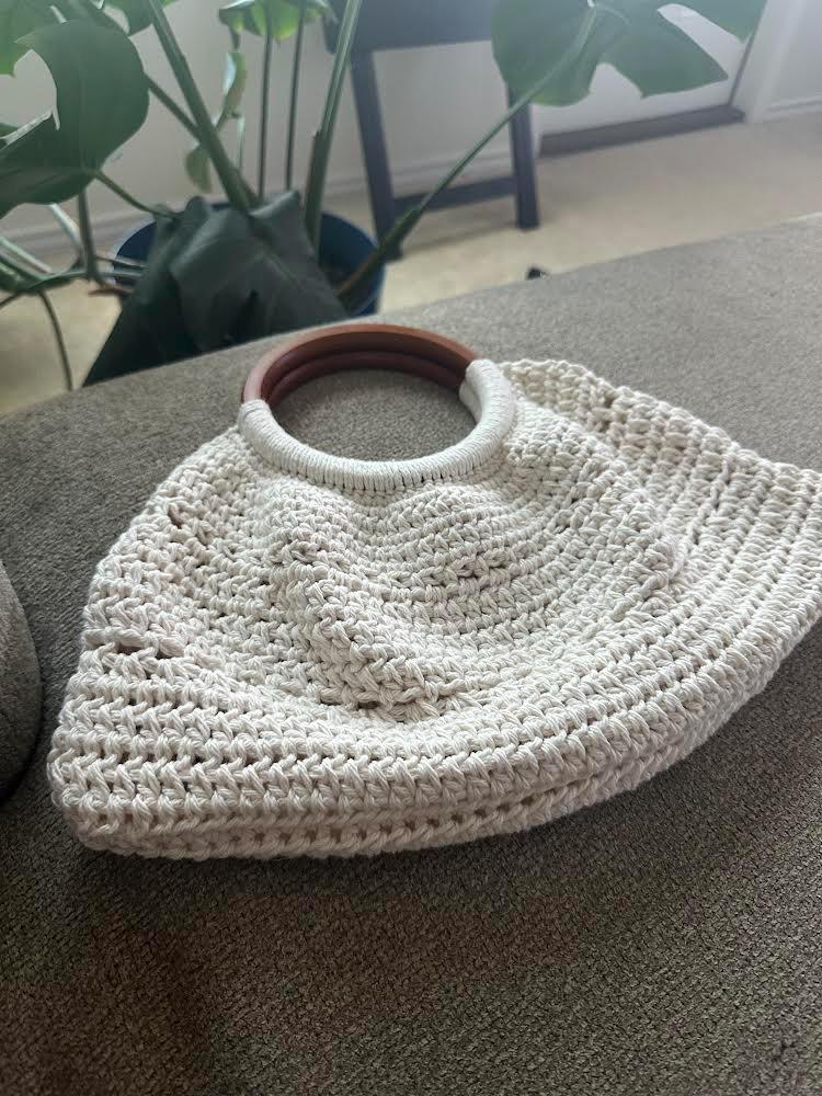 Crochet Purse with Wooden Handles - Vintage-Inspired Fan Design | Round Handle Summer Purse