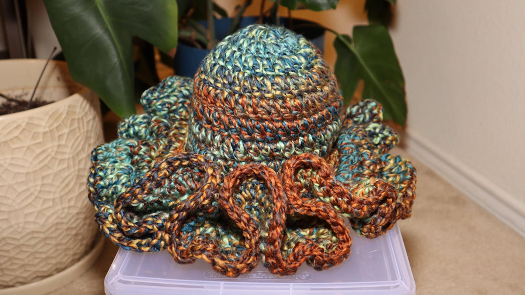 Ruffle bucket hat in Wildbrush